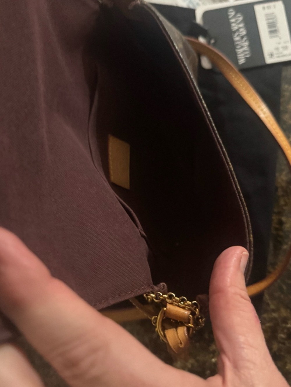 Louis Vuitton - Picture 3 of 6